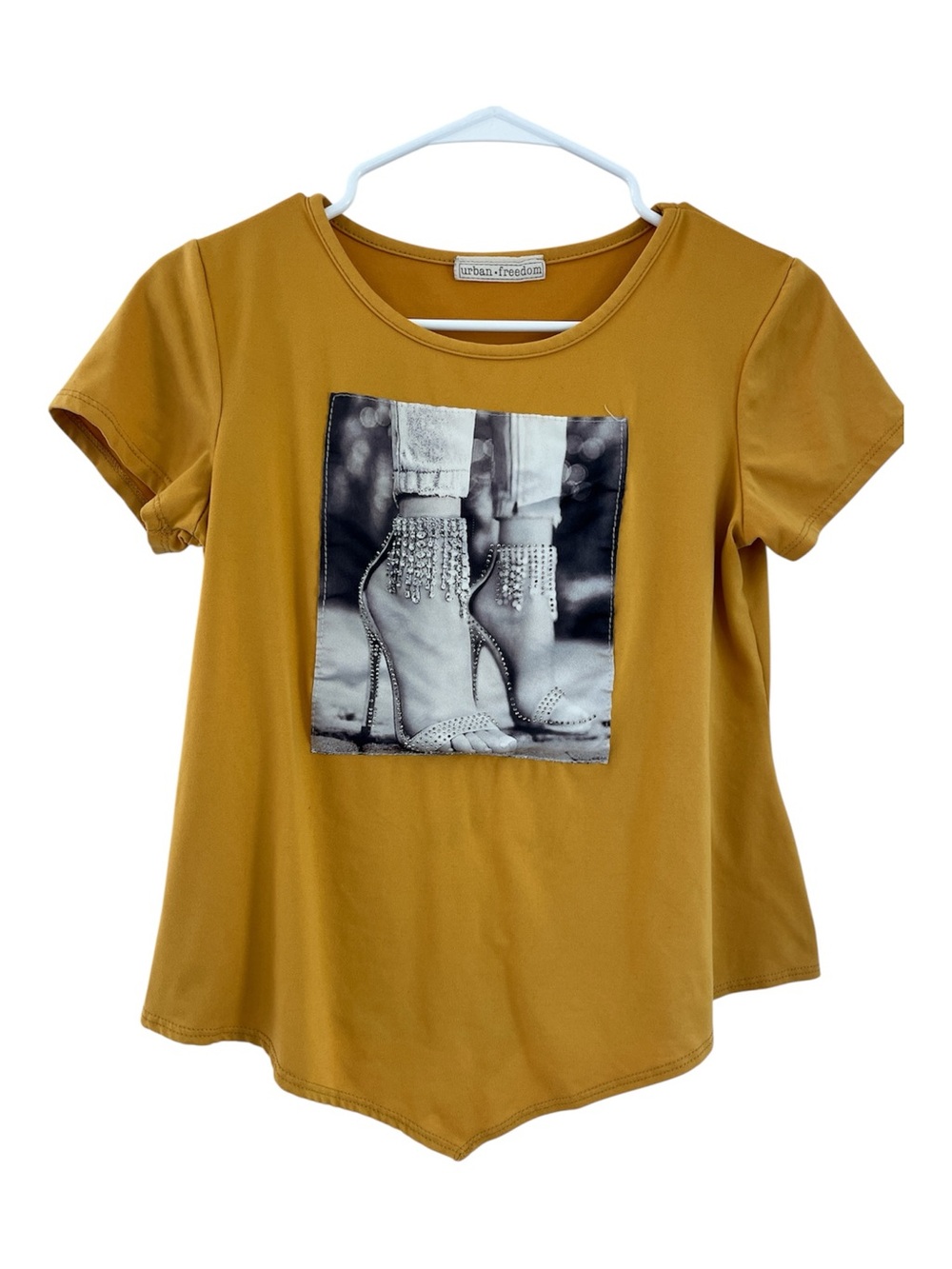 Urban Expressions Mustard Yellow Tee Gray High Heel Embellished Graphic Tee XS
